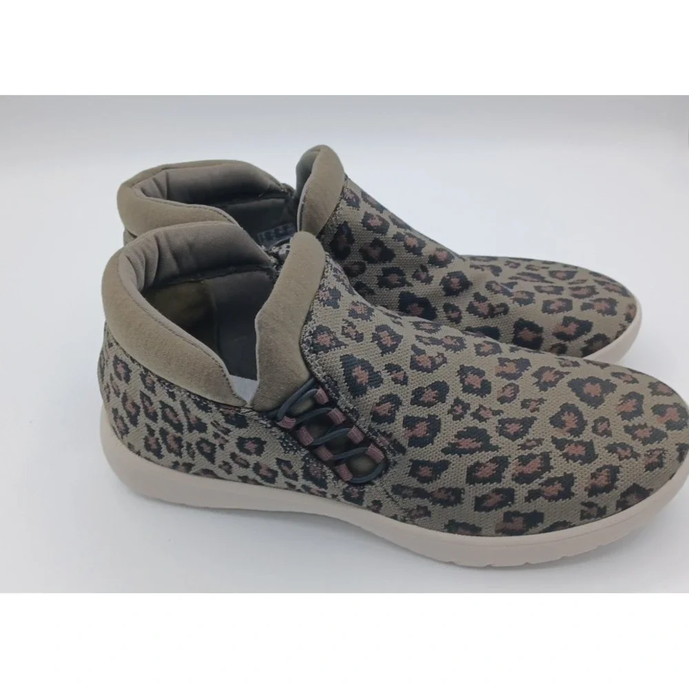 Clarks Womens Adella Pine Olive Black Leopard Ankle Boot Shoes Sneakers Size 8.5